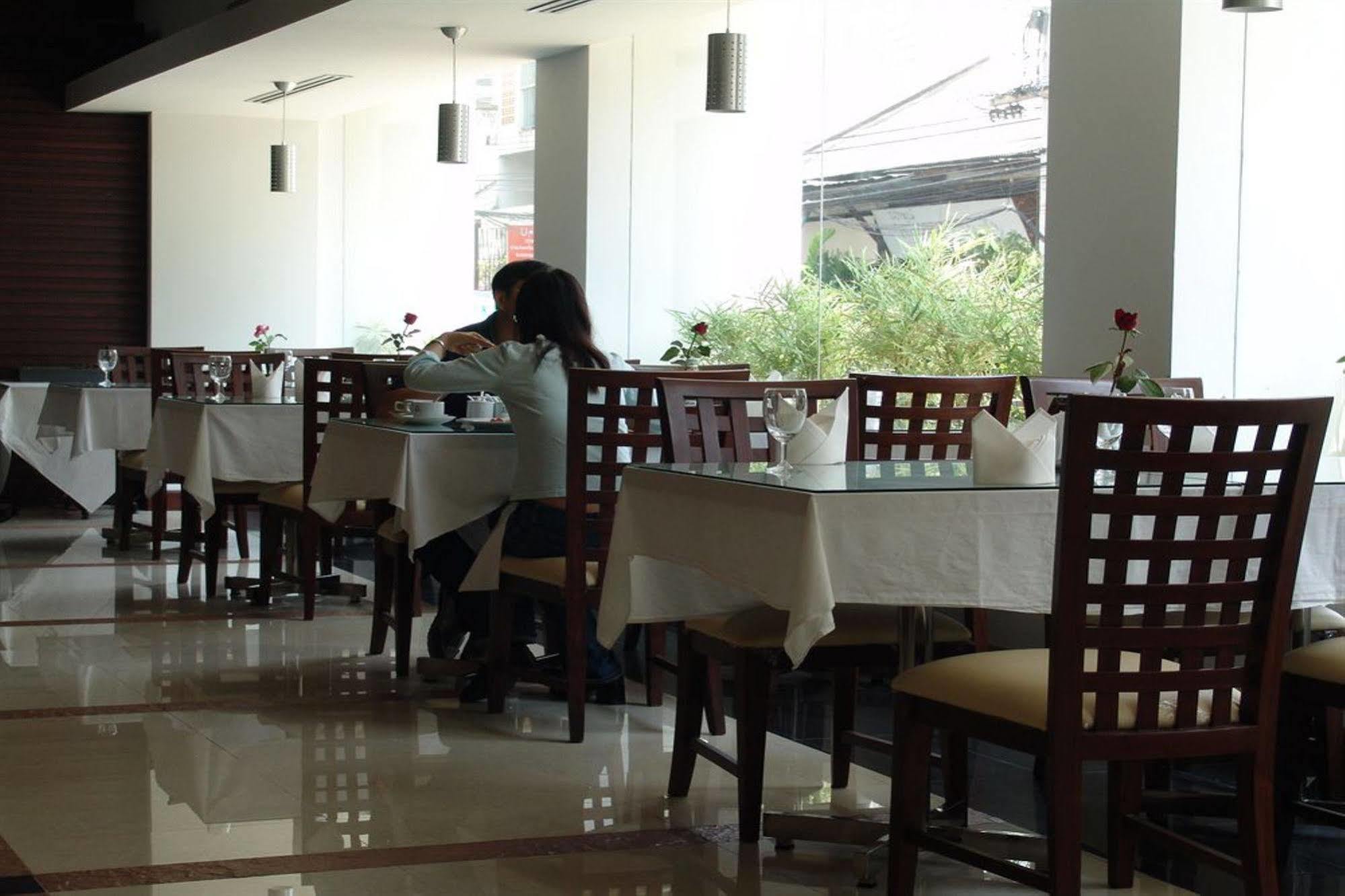 New Season Hotel Hat Yai Dış mekan fotoğraf
